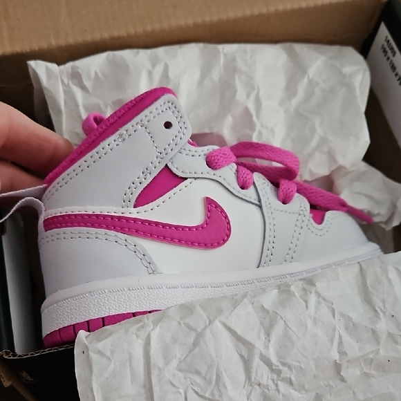 Jordan Kids' Sneakers in White and Pink - Picture 2 of 9
